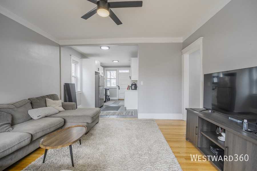 1410 W Farragut Ave #2 - Photo 6 of 20