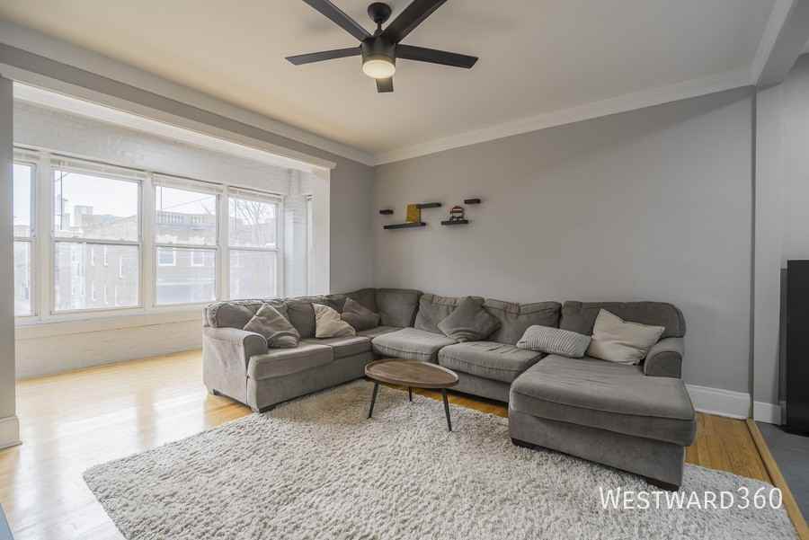 1410 W Farragut Ave #2 - Photo 7 of 20