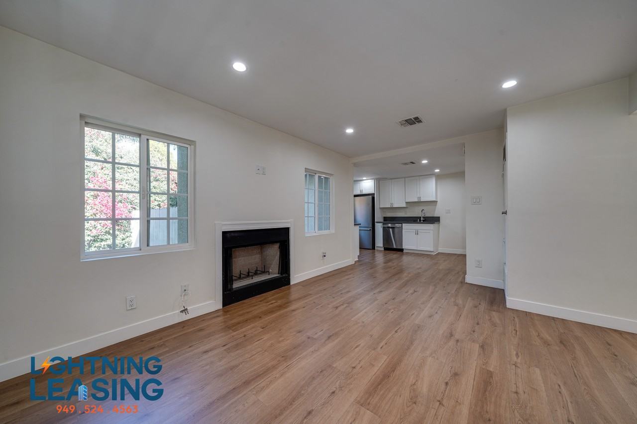 6176 Yolanda Ave - Photo 7 of 28