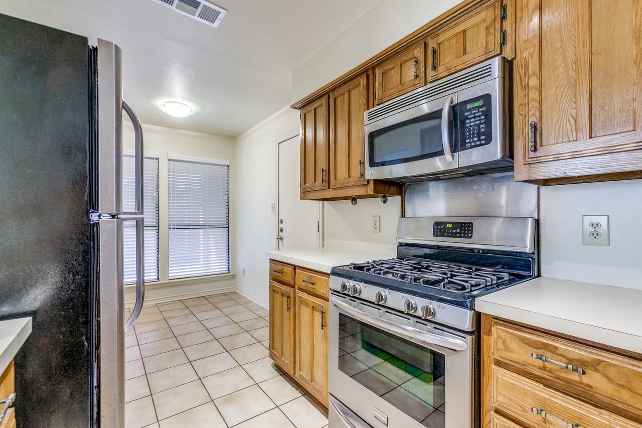 3007 Allister St - Photo 7 of 14