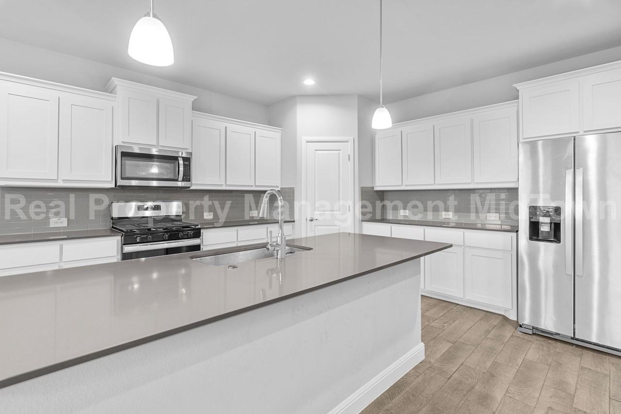 1141 Southwark Dr - Photo 3 of 23