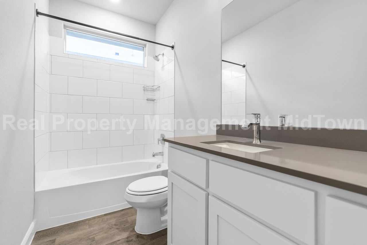 1141 Southwark Dr - Photo 5 of 23