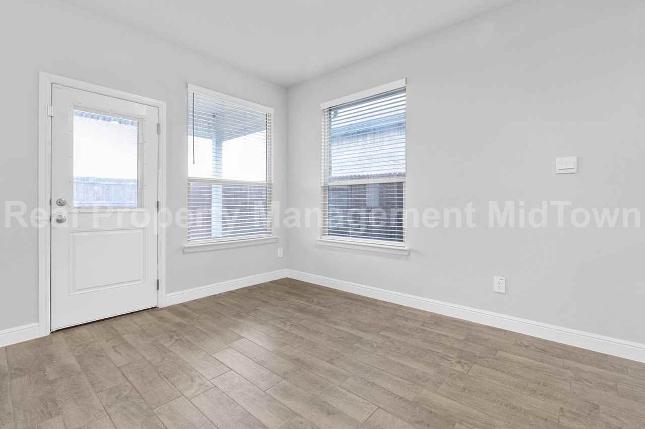 1141 Southwark Dr - Photo 7 of 23