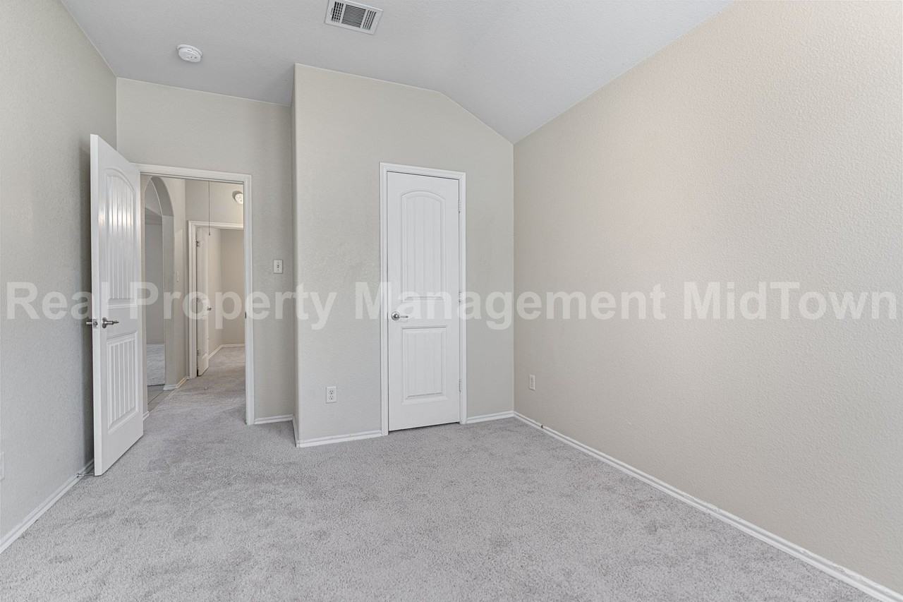 2035 Karsen Ln - Photo 4 of 31