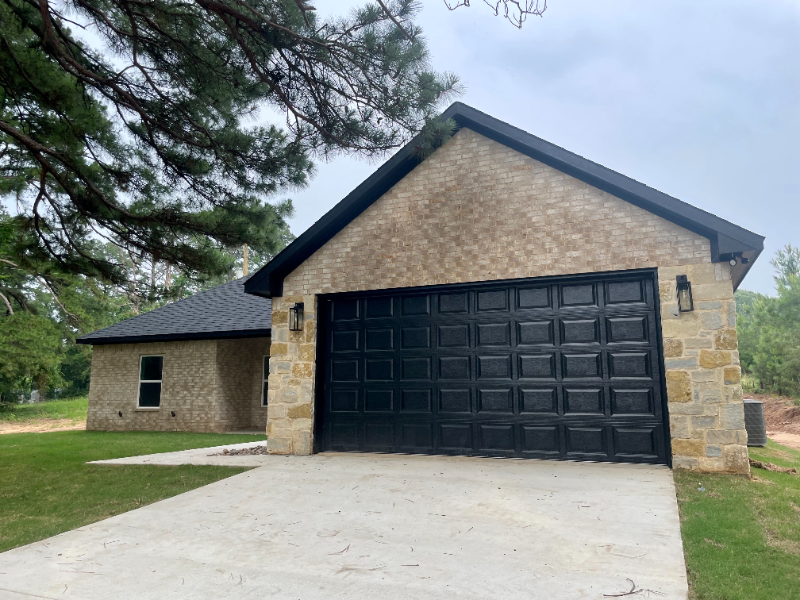 18291 Clear Lake Cir - Photo 2 of 20