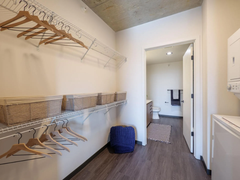 1601 W Lake St - Photo 4 of 20