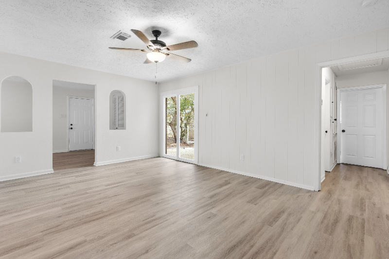 5019 Brisbane Dr - Photo 3 of 15