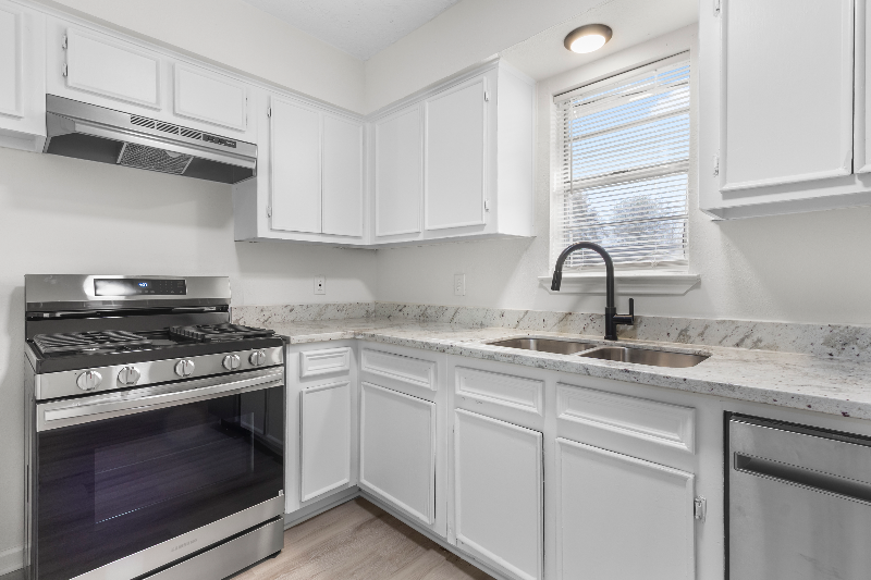 5019 Brisbane Dr - Photo 6 of 15