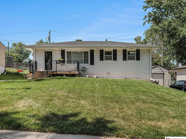 9418 Meredith Ave - Photo 2 of 19