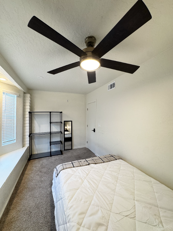 2222 W Morningside Dr - Photo 2 of 8