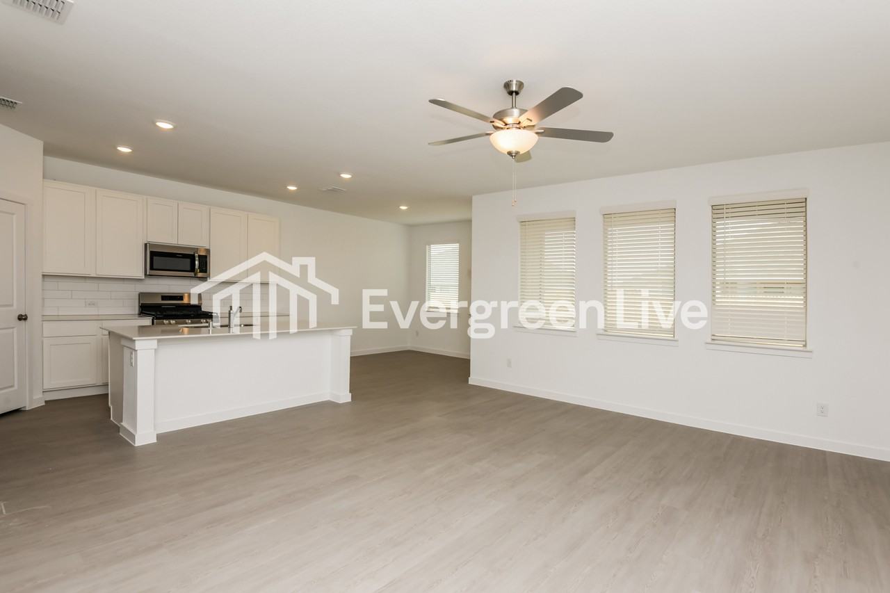 200 Pine St - Photo 6 of 16