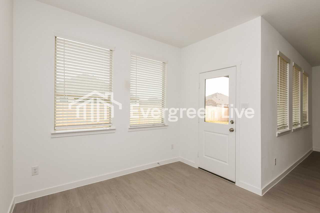 200 Pine St - Photo 7 of 16