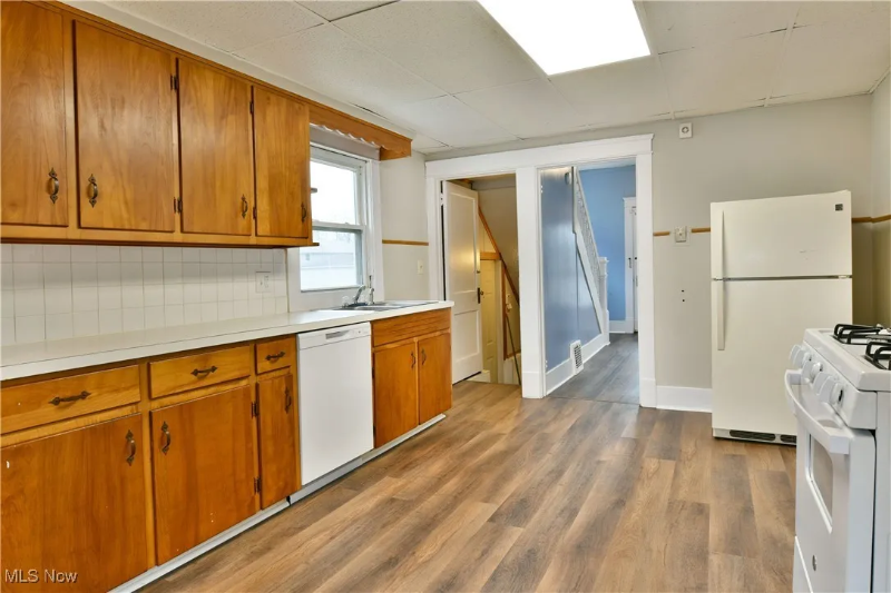 2785 Deforest Rd Se - Photo 3 of 19
