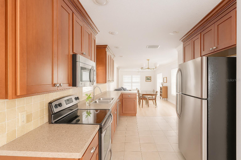 2117 W Spruce St - Photo 2 of 16