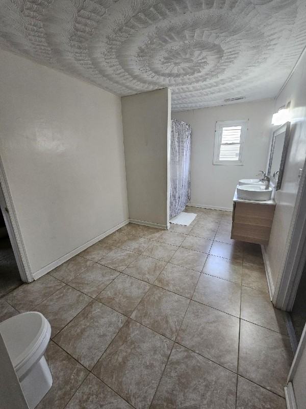 2929 Hilton Ave - Photo 3 of 10