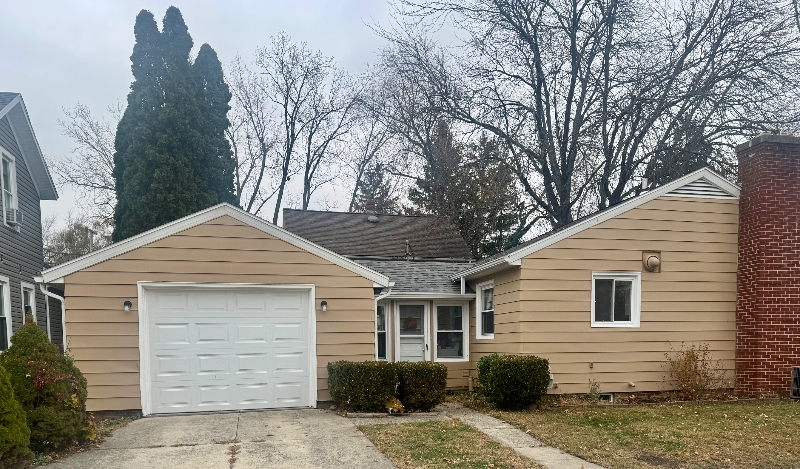 322 S Wood St - Photo 2 of 7