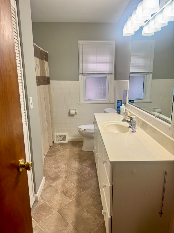 322 S Wood St - Photo 5 of 7