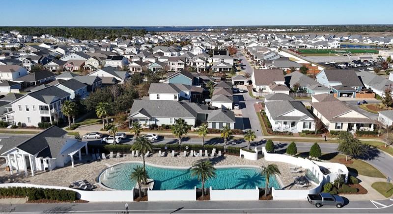 2129 Sedges Ave - Photo 2 of 20