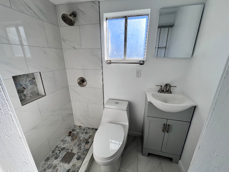 1318 W Monroe St #3 - Photo 2 of 13