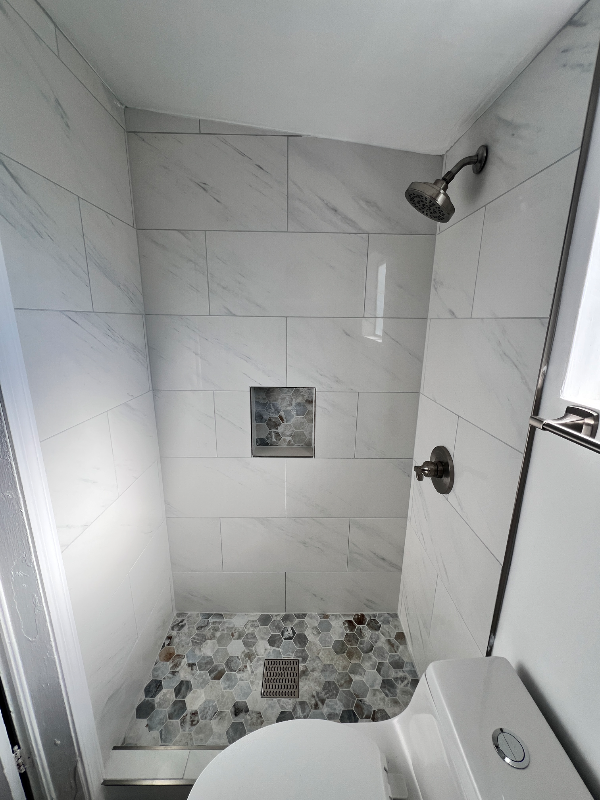 1318 W Monroe St #3 - Photo 3 of 13