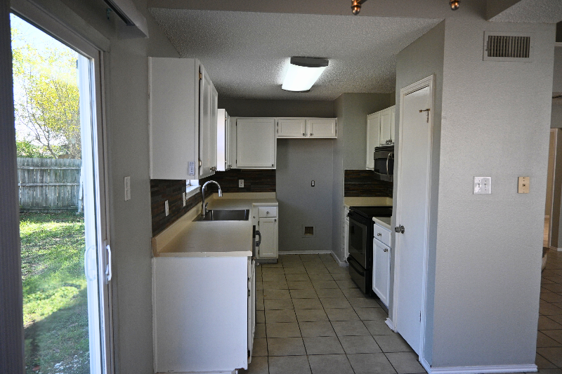 3138 Smoke Crk - Photo 4 of 20