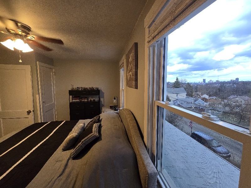 1042 Lessing St - Photo 2 of 20