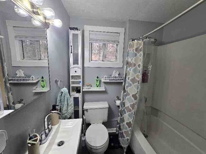 1042 Lessing St - Photo 5 of 20