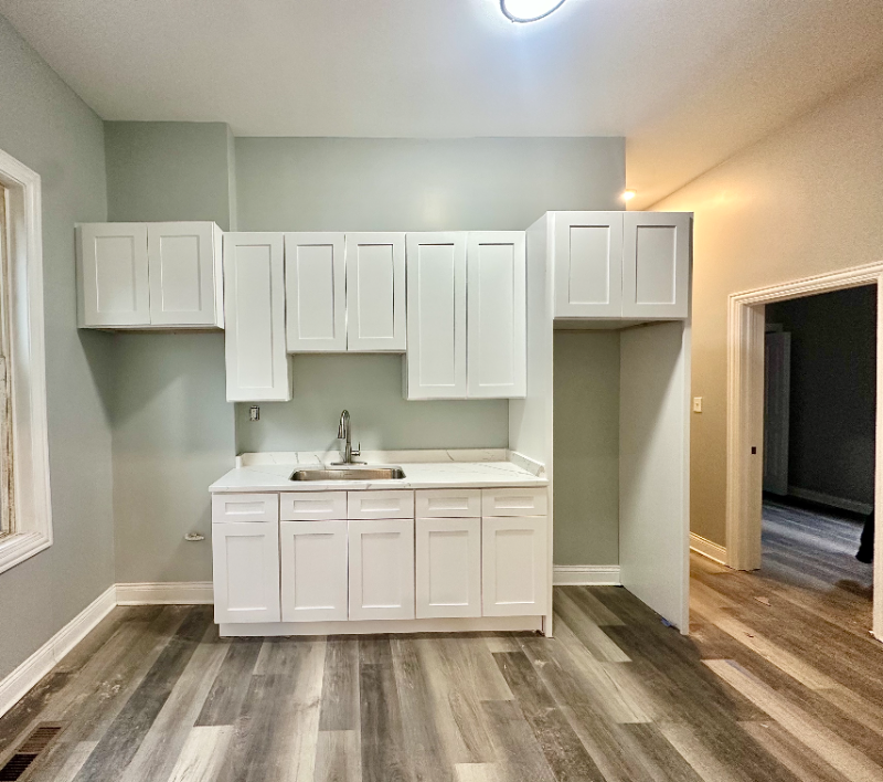 2707 E 93rd St #1F - Photo 3 of 10