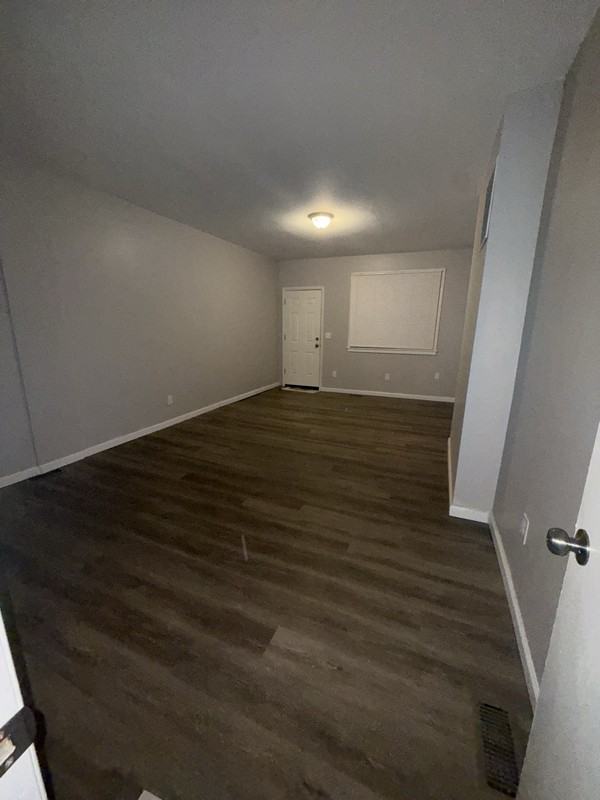 1111 Louis St - Photo 4 of 6