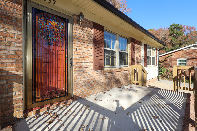 937 Green Circle Dr - Photo 3 of 45