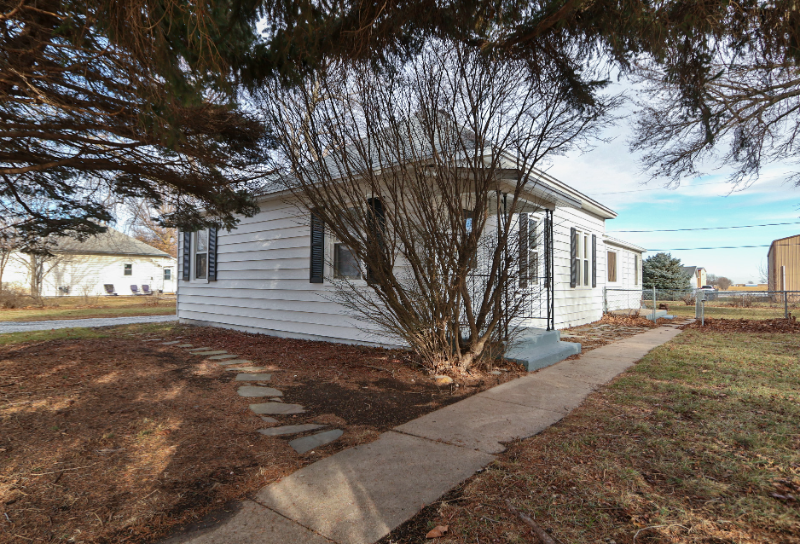 213 Iowa St - Photo 2 of 12