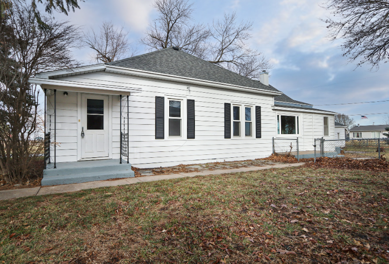 213 Iowa St - Photo 3 of 12