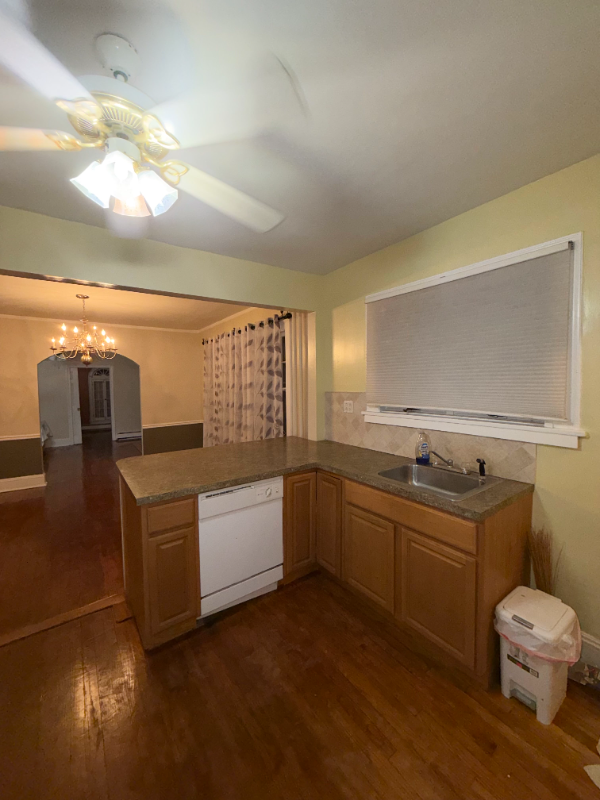 715 Western Ave #1 - Photo 3 of 11