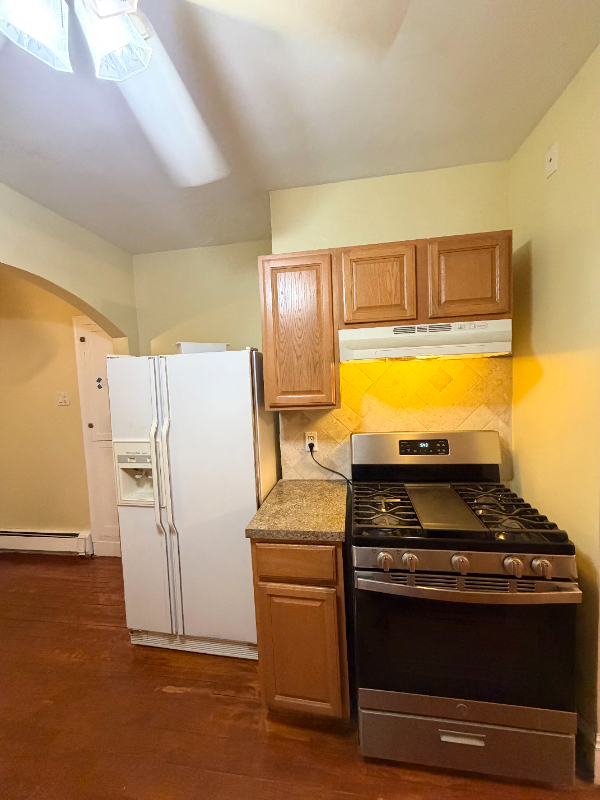 715 Western Ave #1 - Photo 4 of 11