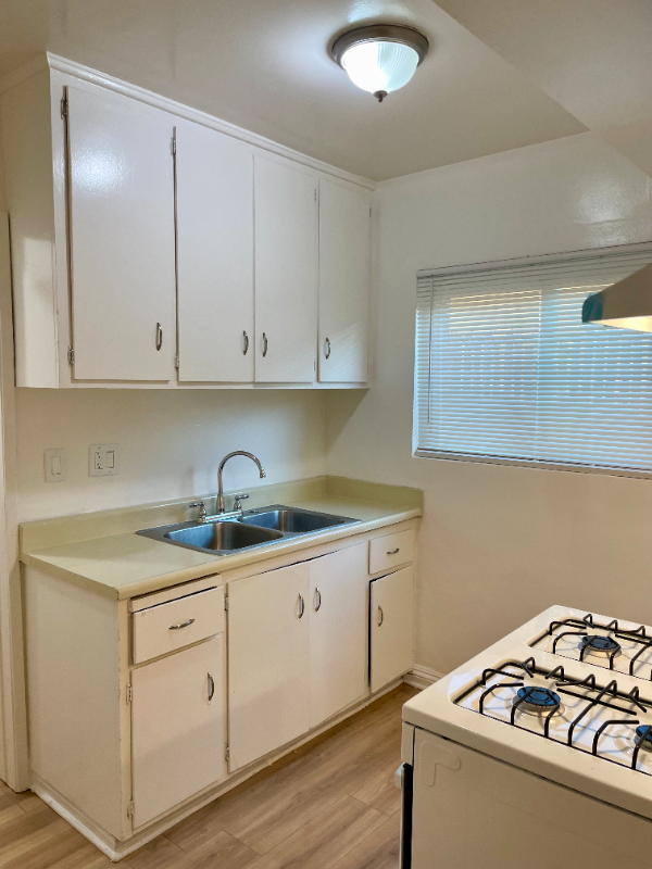 12414 Dunrobin Ave #4 - Photo 2 of 11