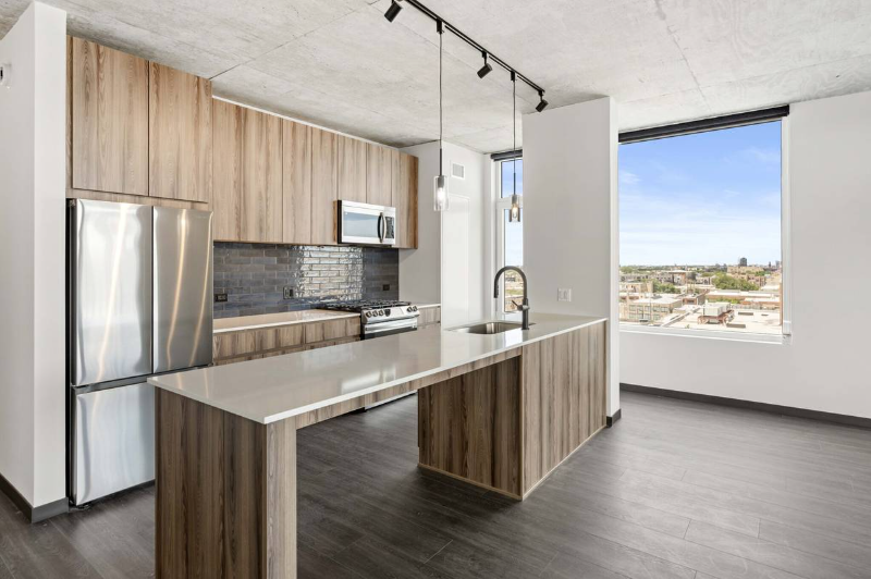 172 N Ashland Ave - Photo 3 of 14