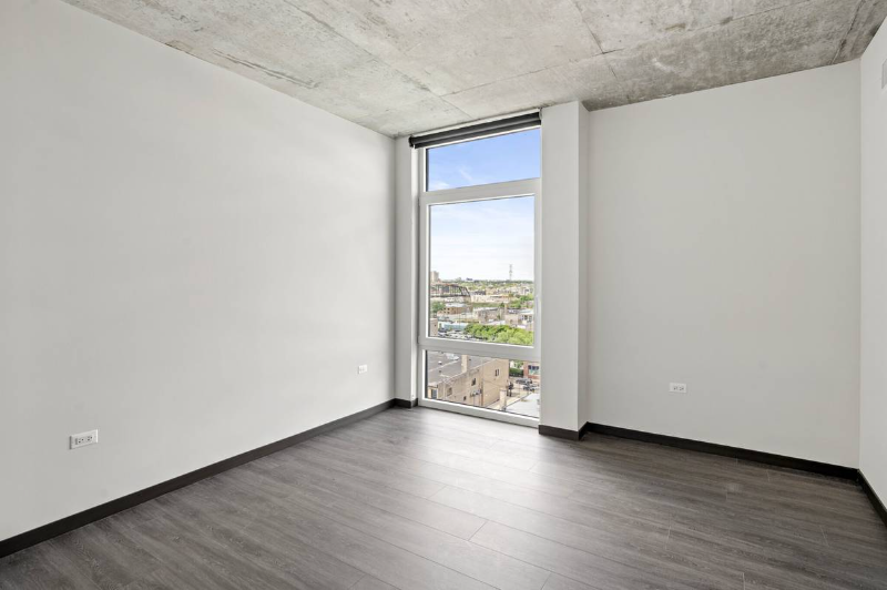 172 N Ashland Ave - Photo 4 of 14