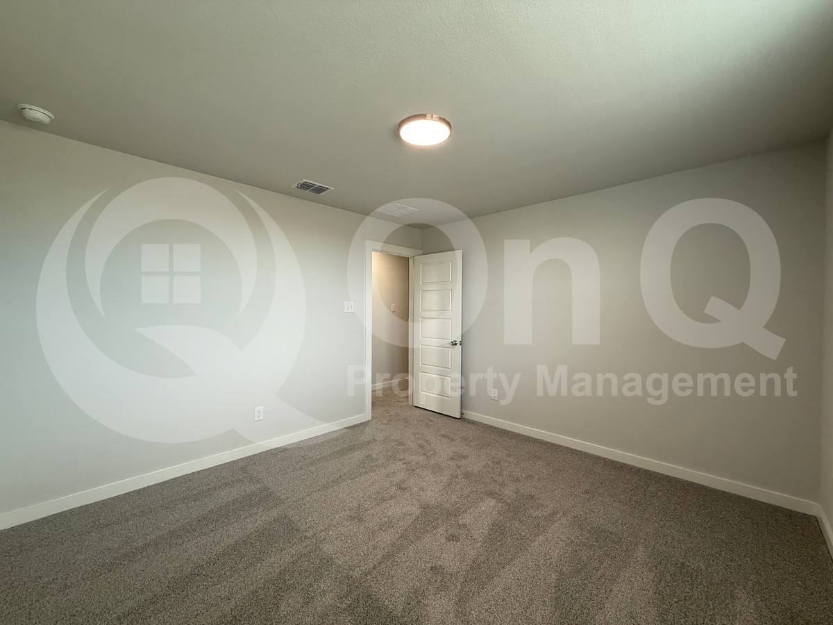 682 Briar Dr - Photo 2 of 10