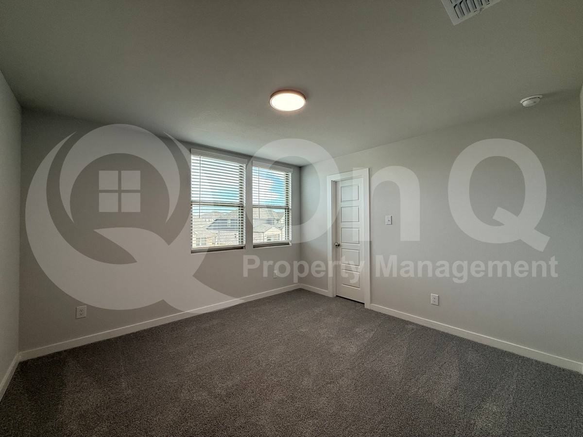 682 Briar Dr - Photo 3 of 10