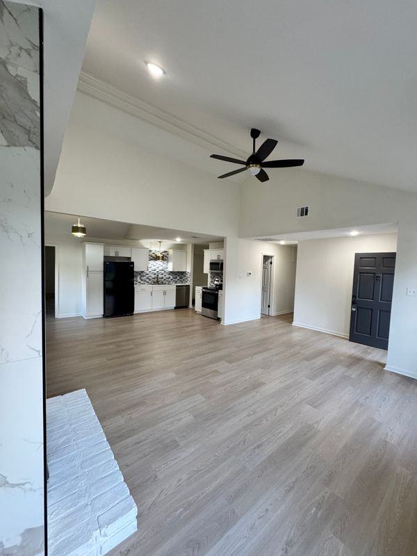 1835 General Cleburne Ave - Photo 2 of 9