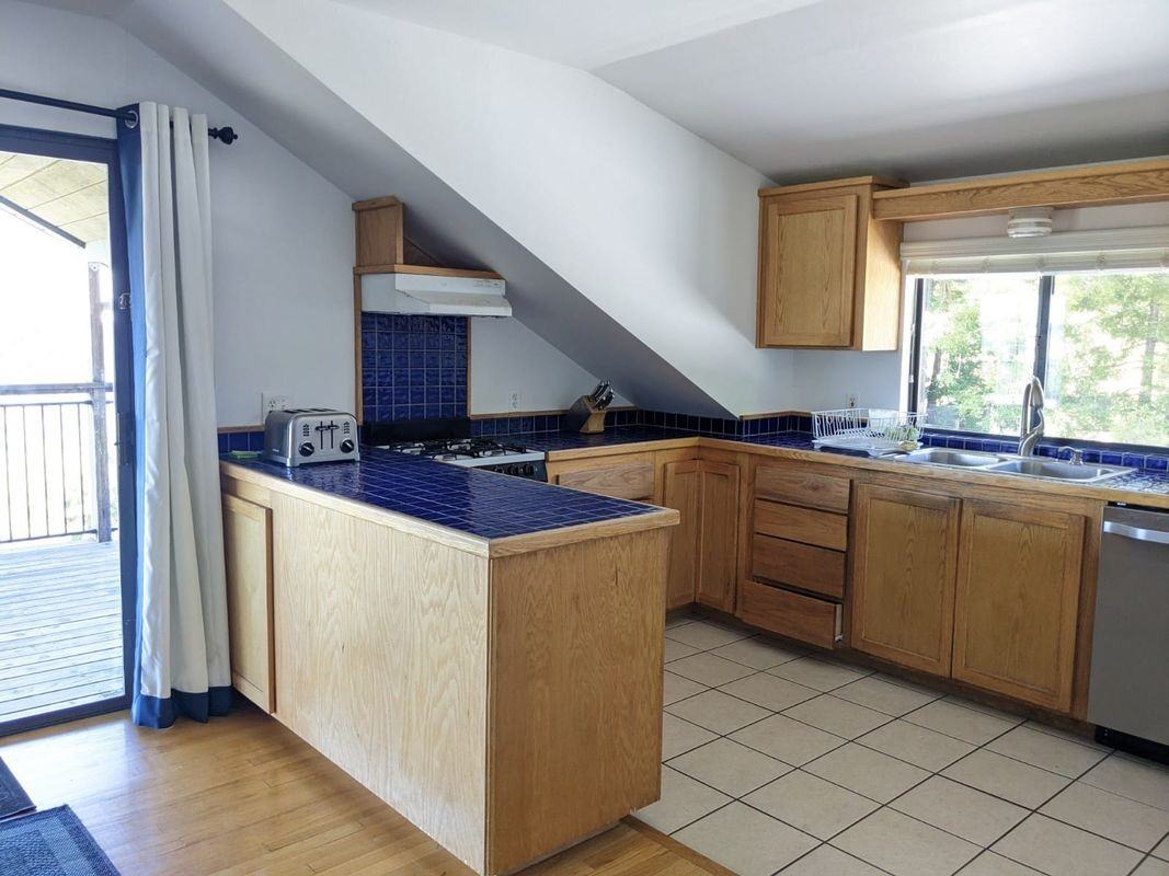 23450 Glenwood Dr - Photo 2 of 4