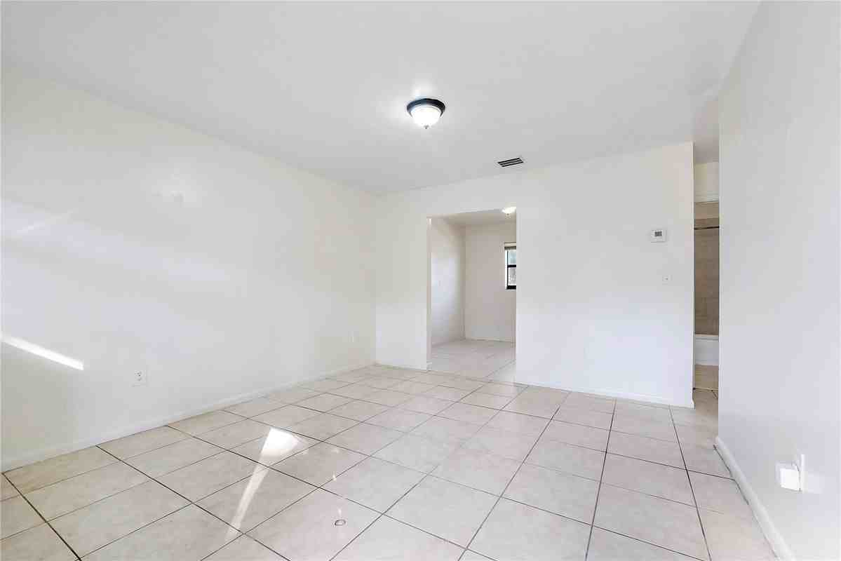 747 Nw 14th Way - Photo 2 of 6