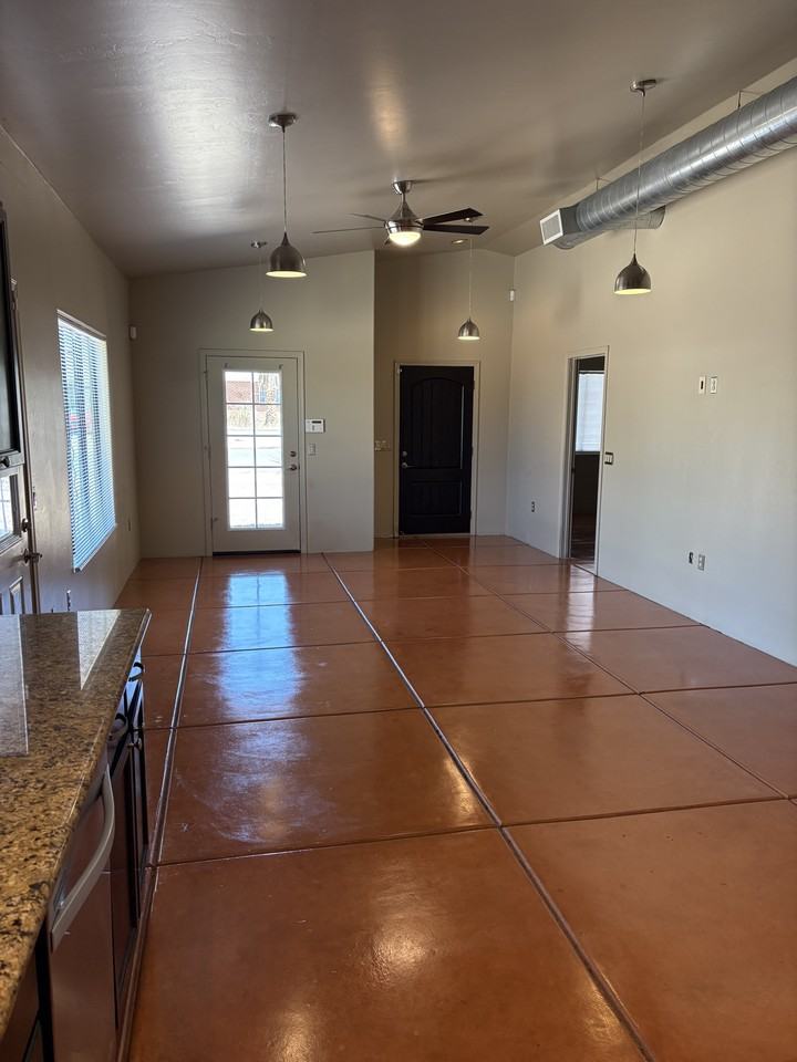 1014 E Linden St #NA - Photo 4 of 28