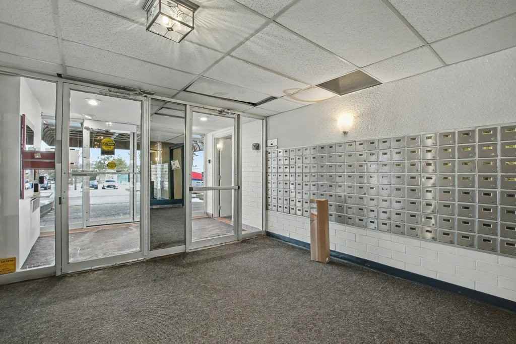 225 Harvard Pl - Photo 5 of 29