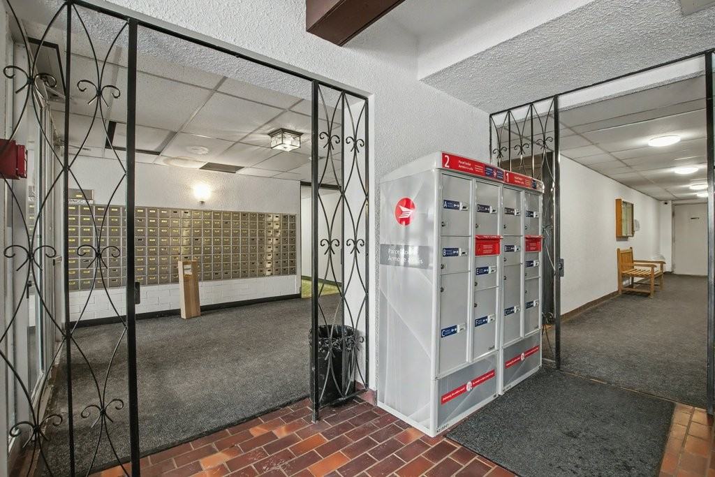 225 Harvard Pl - Photo 7 of 29