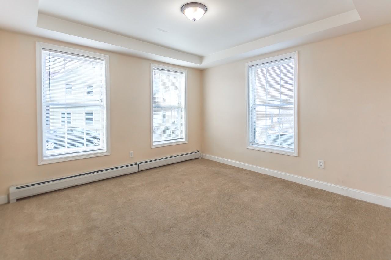 21 Jane St #1 - Photo 5 of 10