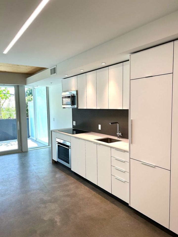 550 East Broadway #203 - Photo 3 of 10