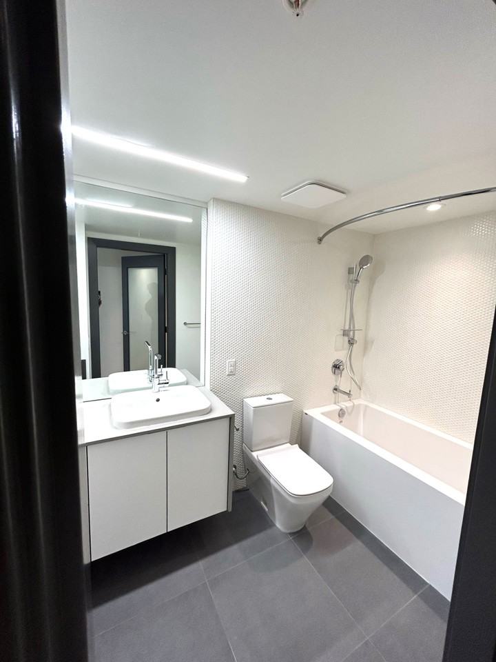 550 East Broadway #203 - Photo 5 of 10