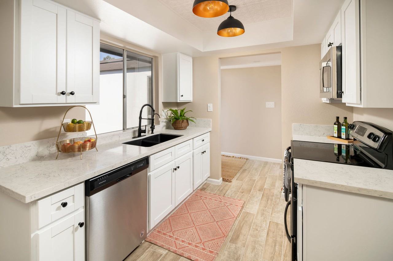 905 W Berridge Ln #NA - Photo 2 of 11