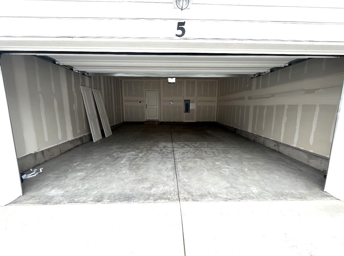 2110 Setting Sun Dr #5 - Photo 4 of 9